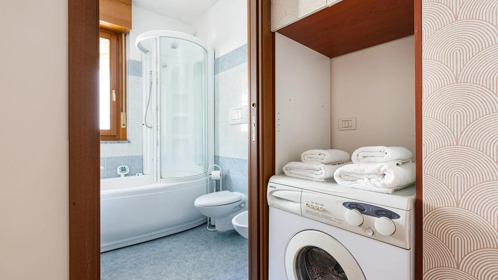 Lägenhet Cosy Studio With Balcony & Private Garage Milano Italien