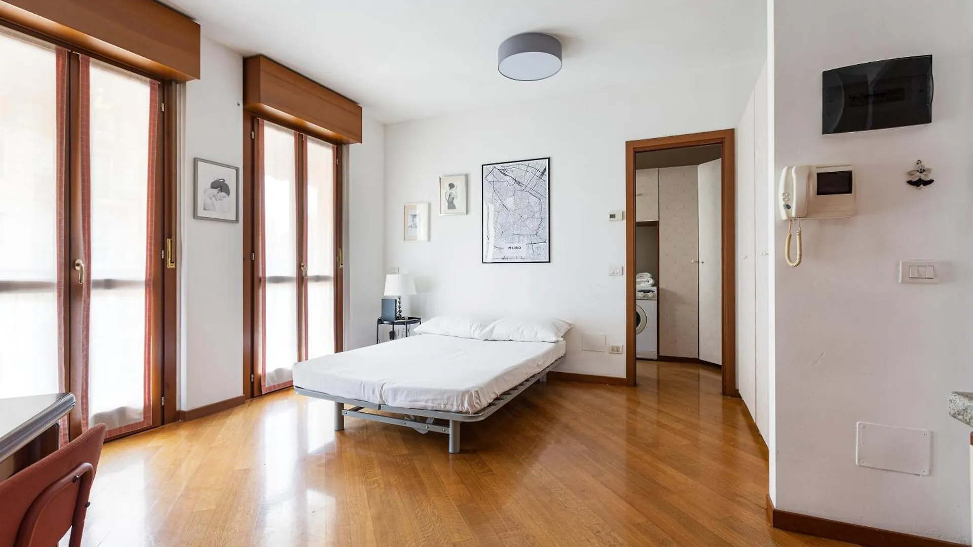 Cosy Studio With Balcony & Private Garage Milan 0*,  Italy
