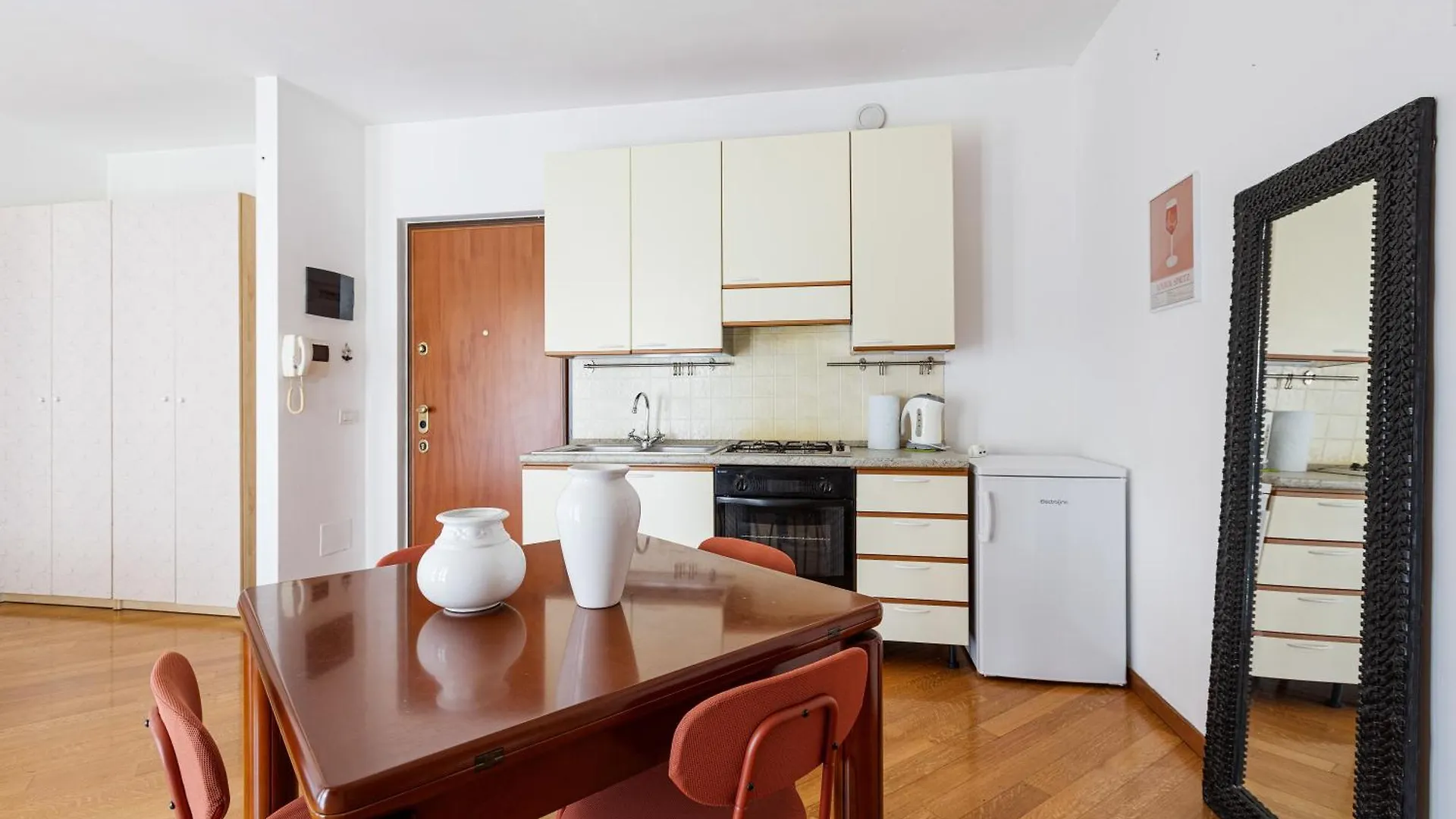 Cosy Studio With Balcony & Private Garage Milan 0*,