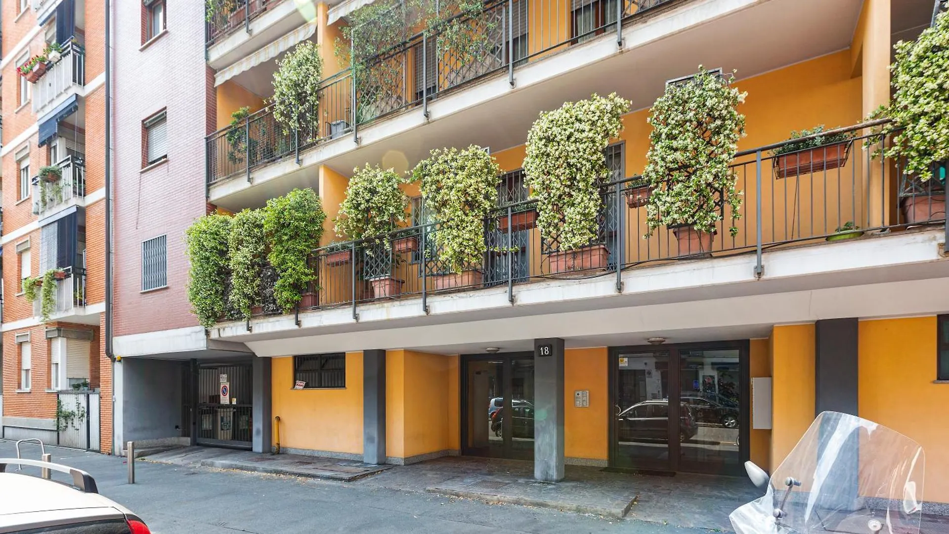 Apartment Cosy Studio With Balcony & Private Garage Milan